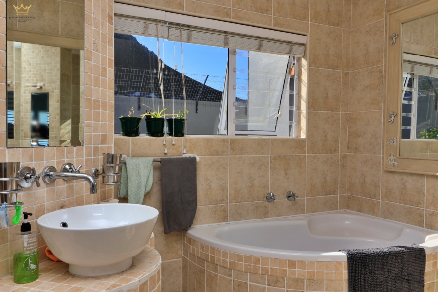 3 Bedroom Property for Sale in Sunny Seas Estate Western Cape